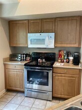 5581 Rosehill Rd, Unit 205 in Sarasota, FL - Building Photo - Building Photo