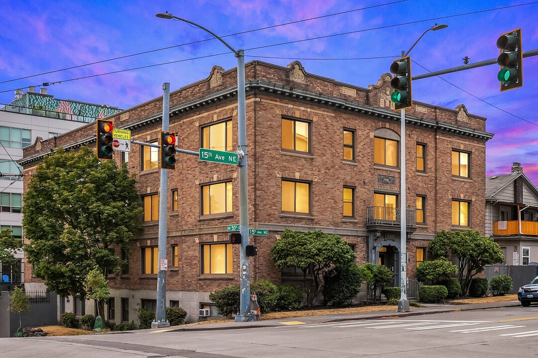 Davison Apartments in Seattle, WA - Building Photo