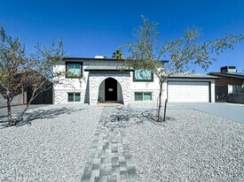 4450 E Alta Vista Rd in Phoenix, AZ - Building Photo