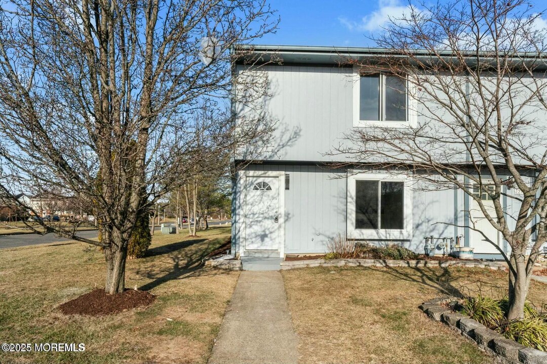 125 Greenwood Loop Rd in Brick, NJ - Building Photo