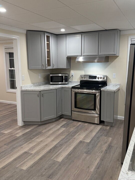 1913 Dover Rd in Epsom, NH - Building Photo