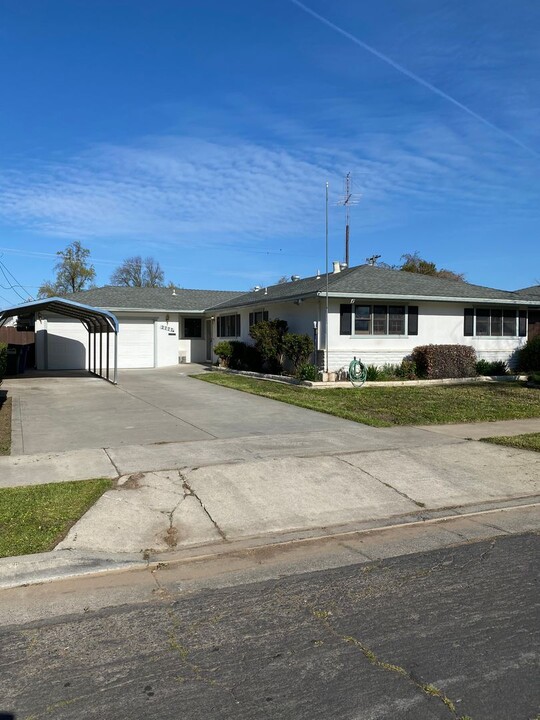 2777 Midge Ave in Merced, CA - Building Photo