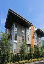 735 W 15th St in North Vancouver, BC - Building Photo - Building Photo