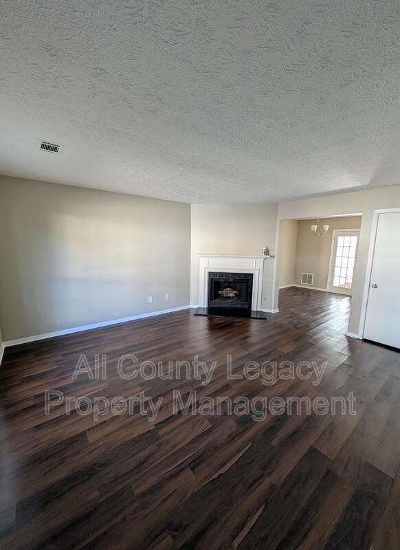 5702 Wells Cir in Stone Mountain, GA - Building Photo - Building Photo