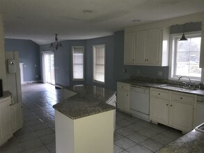 1 Lovley Dr in Southington, CT - Building Photo - Building Photo