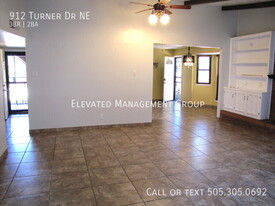 912 Turner Dr NE in Albuquerque, NM - Building Photo - Building Photo