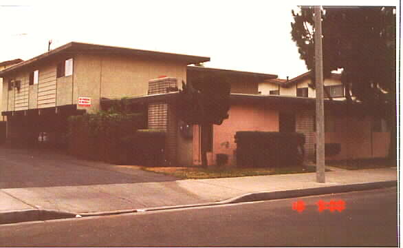 2152 W Alameda Ave in Anaheim, CA - Foto de edificio - Building Photo