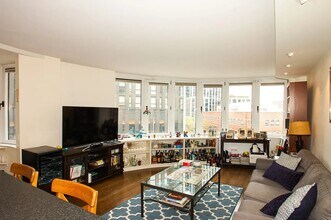 275 Greenwich St in New York, NY - Building Photo - Building Photo