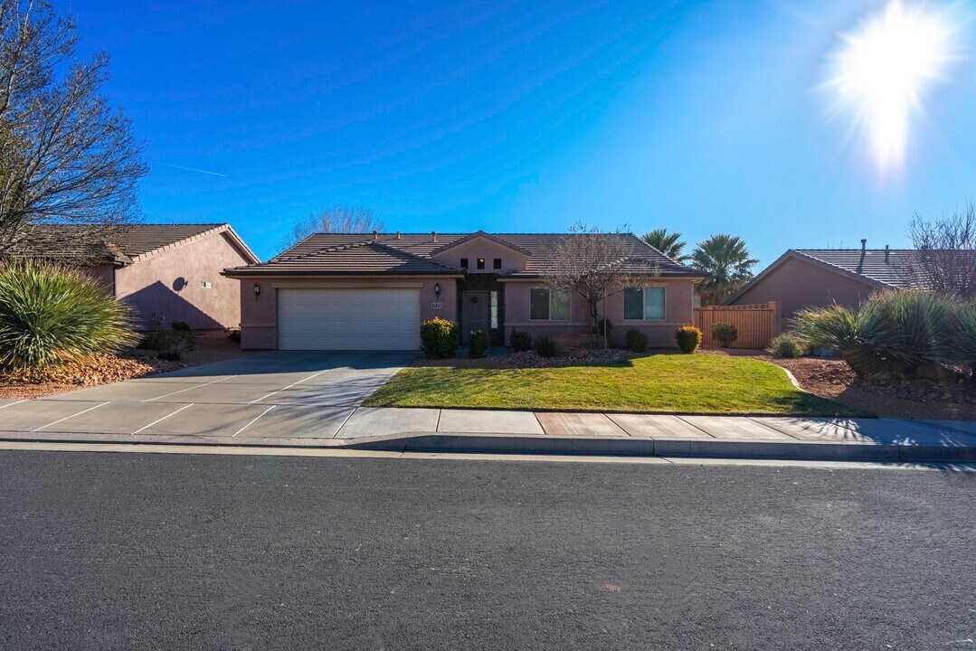 2013 W 1860 N St in Saint George, UT - Building Photo