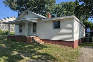 1617 Bradley Pl in High Point, NC - Building Photo