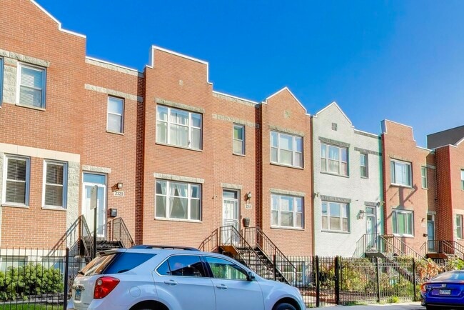 2318 W Flournoy St in Chicago, IL - Building Photo - Building Photo
