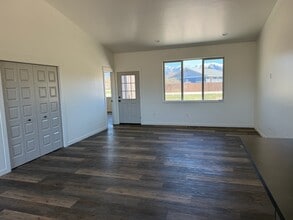 1522 Trumble Creek Rd in Kalispell, MT - Building Photo - Building Photo