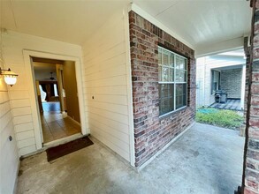 17315 S Summit Canyon Dr in Houston, TX - Building Photo - Building Photo