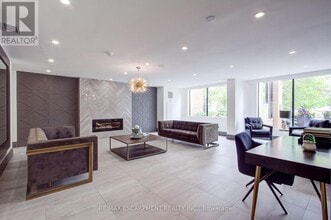 1270 Maple Crossing Blvd in Burlington, ON - Building Photo - Building Photo