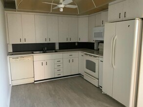2049 Yarmouth E in Boca Raton, FL - Building Photo - Building Photo