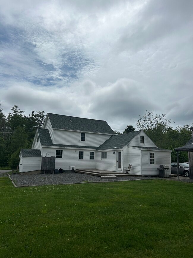 10 Junction Rd in South Berwick, ME - Building Photo - Building Photo