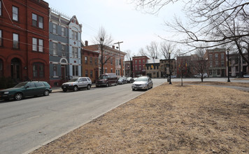 102 Willett St in Albany, NY - Foto de edificio - Building Photo