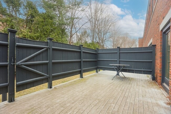 100 Keyes Rd in Concord, MA - Building Photo - Building Photo