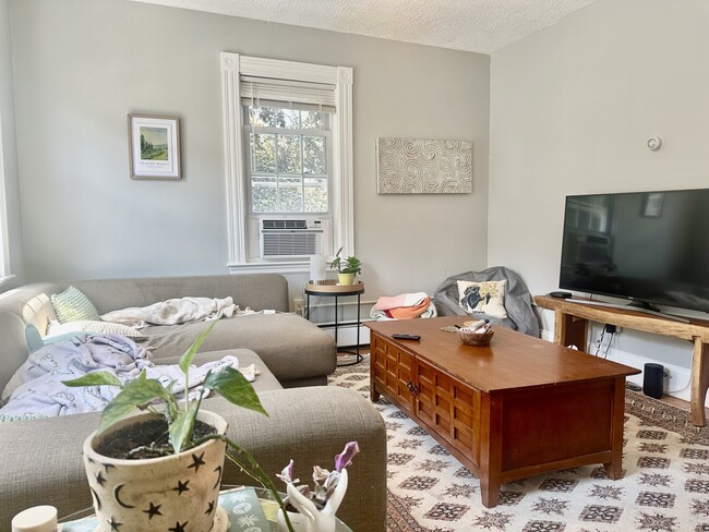 135-137 Nonantum Unit 2 in Boston, MA - Building Photo - Building Photo