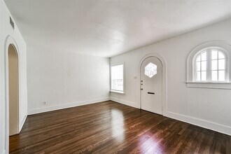 2235 Welch St in Houston, TX - Building Photo - Building Photo