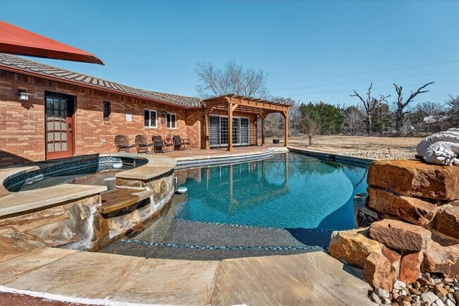 1059 State Hwy 95 in Bastrop, TX - Building Photo - Building Photo