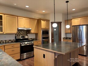 10801 171st Ave Ct E in Bonney Lake, WA - Building Photo - Building Photo