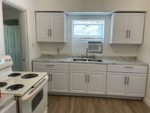 637 S Main St-Unit -A1 in Belle Glade, FL - Foto de edificio - Building Photo