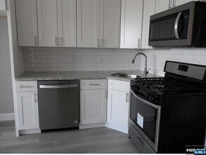 209 Avenue F in Bayonne, NJ - Building Photo - Building Photo