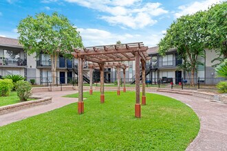 Tierra Bella in Houston, TX - Building Photo - Building Photo