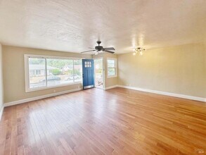 10 Joan Ave, Unit 1 bedroom 0310 in Novato, CA - Building Photo - Building Photo