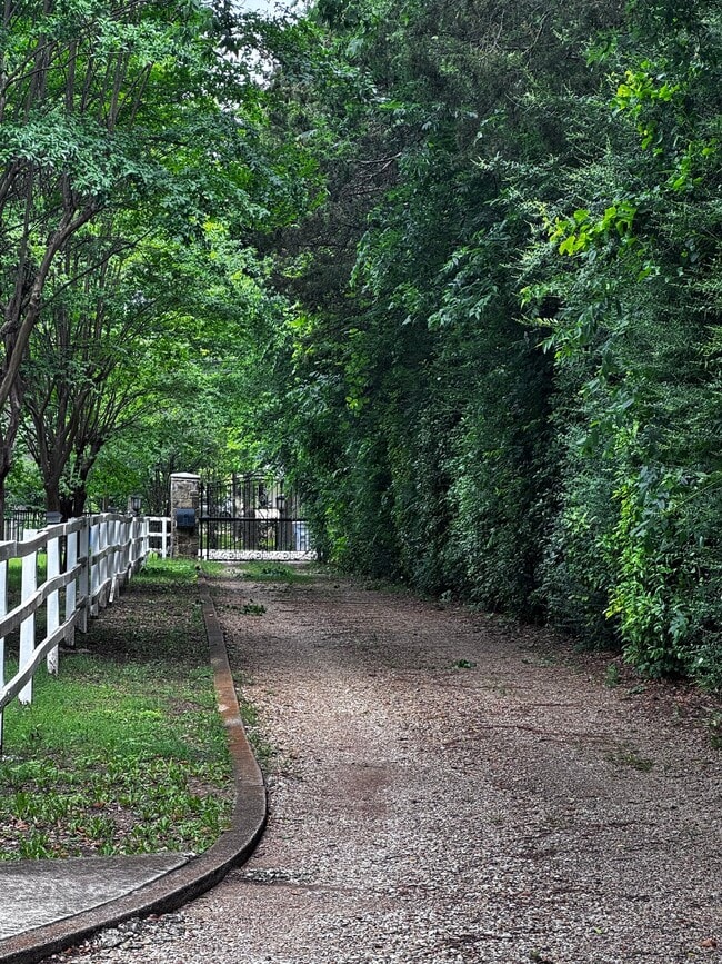 5110 Ranchero Ln in Dallas, TX - Building Photo - Building Photo