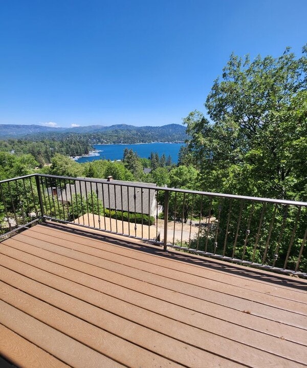872 Wild Rose Cir in Lake Arrowhead, CA - Building Photo