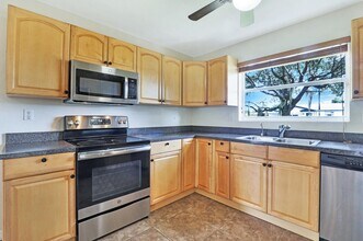 1519 W 17th St in Riviera Beach, FL - Building Photo - Building Photo