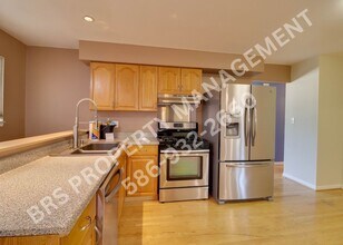 8825 Kidley Dr in Sterling Heights, MI - Building Photo - Building Photo