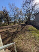 2125 Nora St in Beaumont, TX - Building Photo