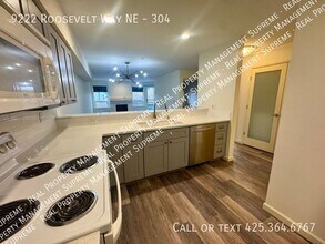 9222 Roosevelt Way NE in Seattle, WA - Building Photo - Building Photo