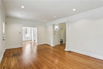6 Arc Way NE in Atlanta, GA - Foto de edificio - Building Photo