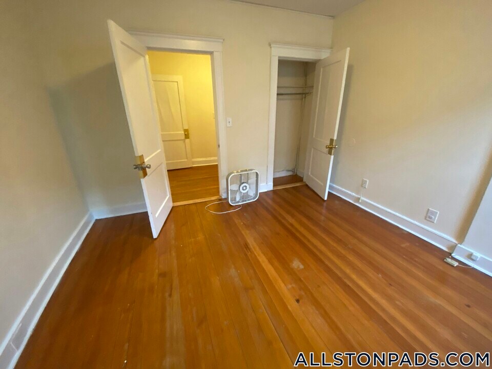 524 Cambridge St in Boston, MA - Building Photo