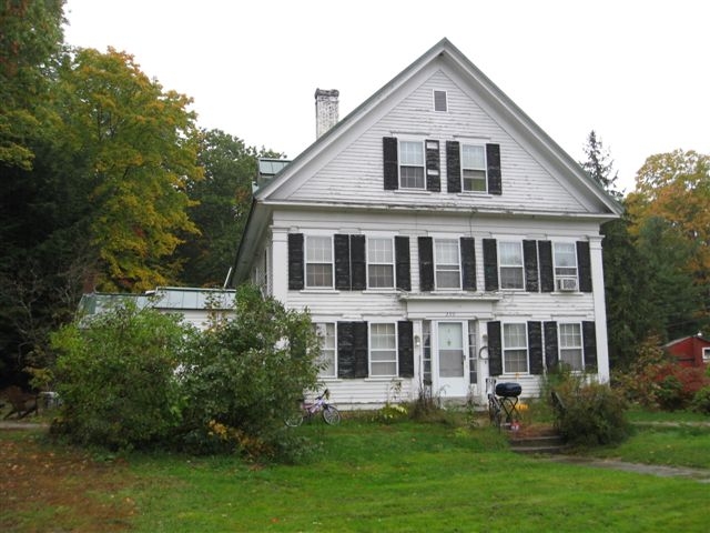 299 N Stark Hwy in Weare, NH - Foto de edificio