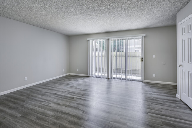 Cabernet Apartments in Red Bluff, CA - Building Photo - Interior Photo