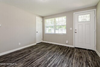6928 Sonora Dr N in Jacksonville, FL - Building Photo - Building Photo