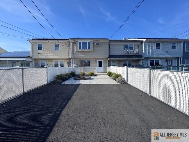 property at 33 Mercer St