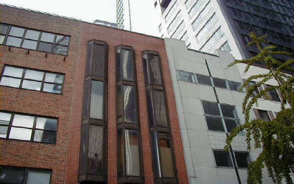 214 E 49th St in New York, NY - Building Photo