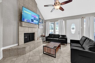 4510 Beechcraft St in Seabrook, TX - Building Photo - Building Photo