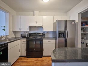 3 N Christopher Columbus Blvd in Philadelphia, PA - Building Photo - Building Photo