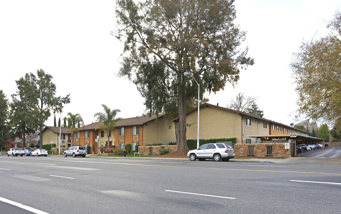 El Matador Apartments in Santa Clara, CA - Building Photo