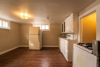 1111 E Flint St in Laramie, WY - Foto de edificio - Building Photo