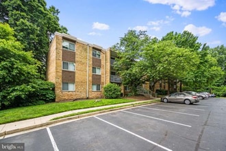 8001 Chanute Pl in Falls Church, VA - Foto de edificio - Building Photo