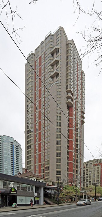 Jardine's Lookout in Vancouver, BC - Building Photo