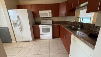 8011 Southgate Blvd in North Lauderdale, FL - Building Photo